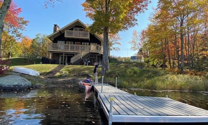 Greenwood Chalet De Esquí | Waterfront Getaway - Fishing, Canoeing, & Skiing