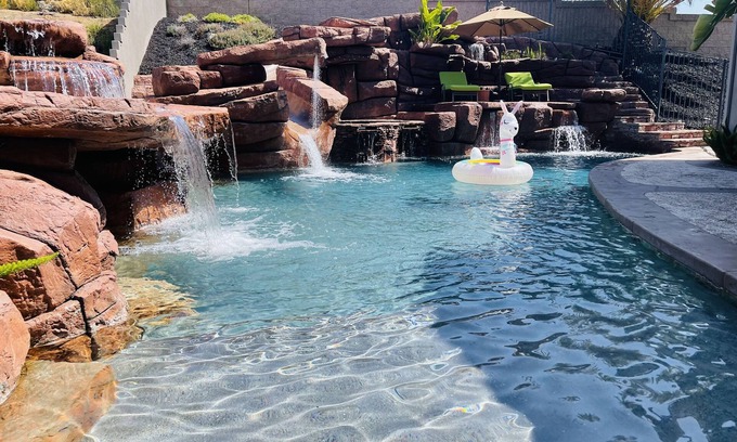 Temecula Casa | Pool fun in Murrieta, 35ft water slide, large jacuzzi, dog friendly.