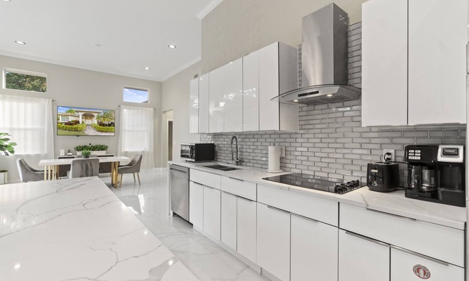 Coral Springs Casa | Pool & Jacuzzi! Managed by BNR Vacation Rentals