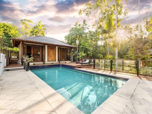 Chapel Hill Casa | Pool Tennis and Cinema 7Beds Bali Inspired Retreat
