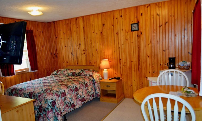 Bull Shoals Complejo | Pool View Queen Bed.