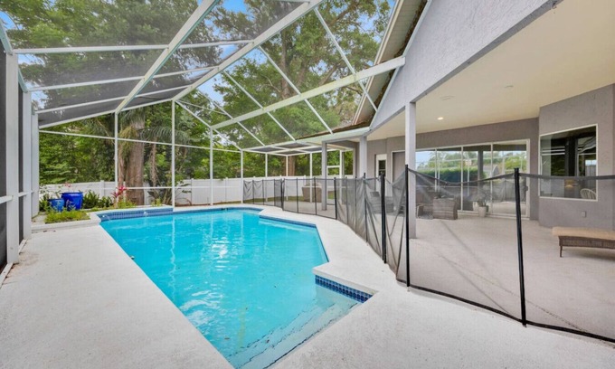 Forest City Casa | Poolside Paradise | 30 Min From Disney | Pool | Patio