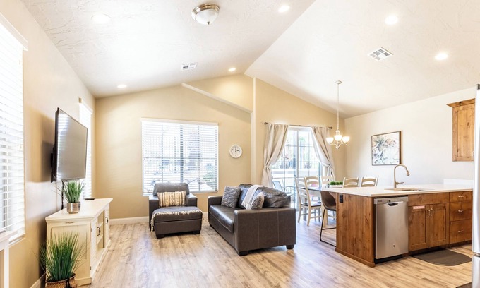 Sienna Hills Casa | Wi-Fi gratuito, piscina climatizada, jacuzzi, barbacoa, patio, 32 millas. de Zions!