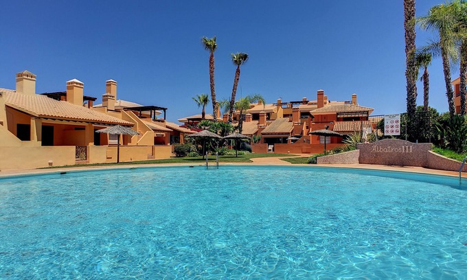 Mar de Cristal Chalet De Esquí | Bungalow junto a la piscina cara sur, con terraza