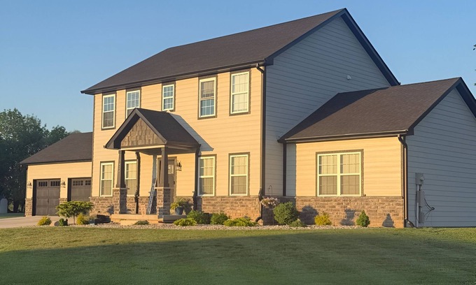 Bellmore Casa | Popular: 5 bed, 3.5 bath - Country Oasis