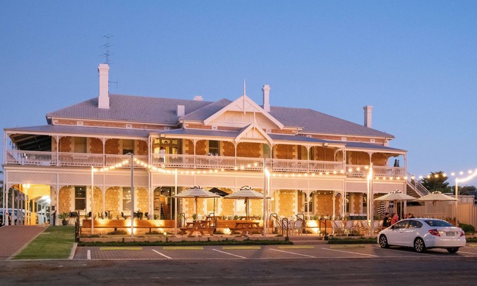 Port Broughton Hotel | Port Broughton Hotel Motel