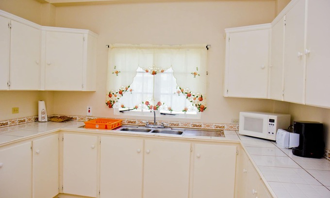 Piarco Apartamento | Port of Spain Breezy Guest Apartment