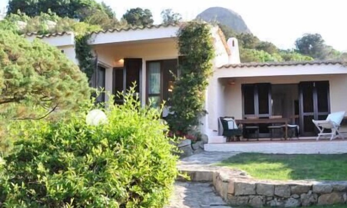 Punta Sardegna Villa | Bonito chalet con jardín con vistas al archipiélago de la Magdalena