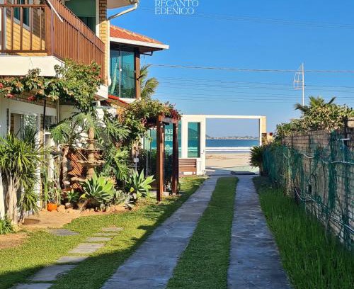 Ponta do Papagaio Hotel | Pousada Recanto Edênico - à beira mar da Praia Ponta do Papagaio, Palhoça SC