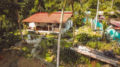 Praia de Aracatiba Hotel | Pousada Sobre A Rocha