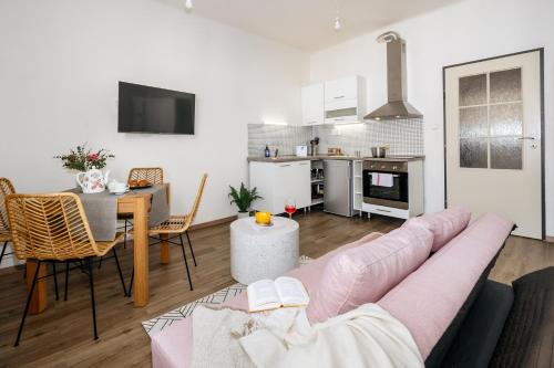 Podoli Apartamento | Prague Days - Open-Plan Studio - Close to Vyšehrad Castle