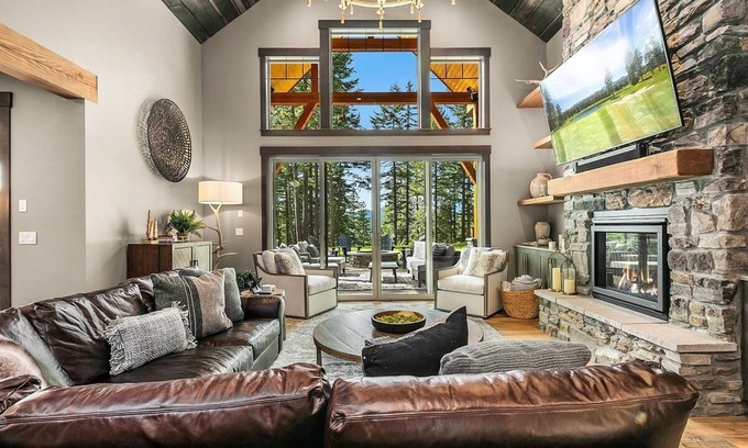 Cle Elum Casa | Premier 5-Star Home | Outdoor Bliss + Chef’s Kitchen & Discover More Within
