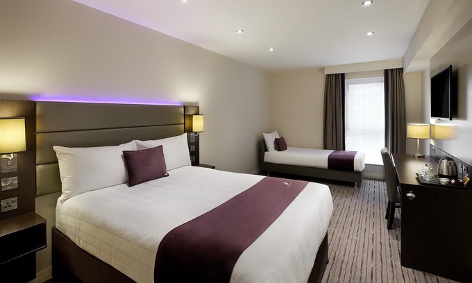 Cwmbach Hotel | Premier Inn Aberdare