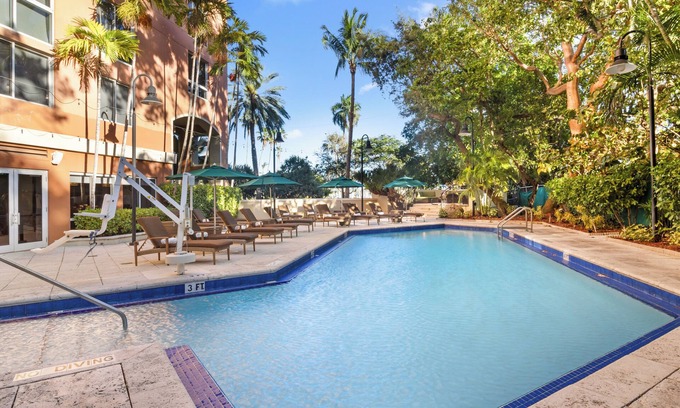 Coconut Grove Hotel | Premier Location! Suite w/ Full Kitchen, Parking! Close to Downtown Miami!