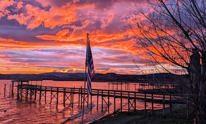 Upper Lake Casa | Premier Northshore Birdwatching Lakefront Home