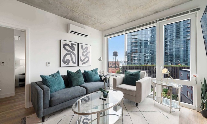 River North Apartamento | Premium Urban 4BR - Perfect Mix of Comfort & Location