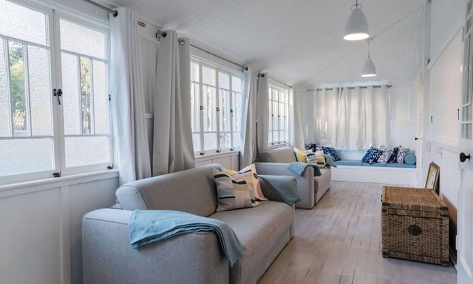 Tenterfield Casa | Pretty as a picture farmhouse & 15 acres with mountain views