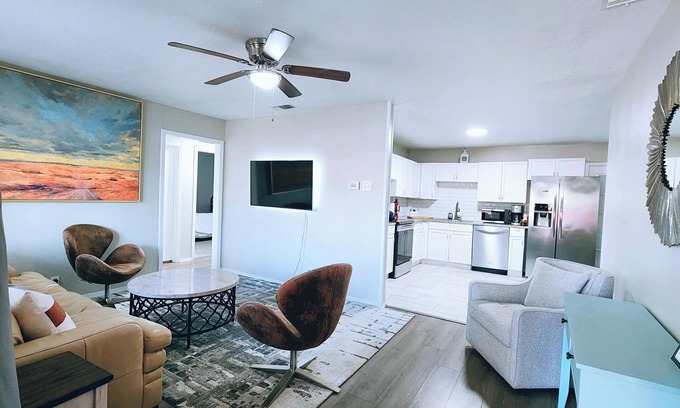 Central Arlington Casa | "Prime DFW Location: Comfort and Excitement Near At&T Stadium & Arlington Best"