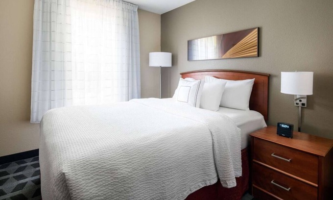 Renton Hotel | Prime Location! 2 Comfortable Units! Short Drive to Seattle Asian Art Museum