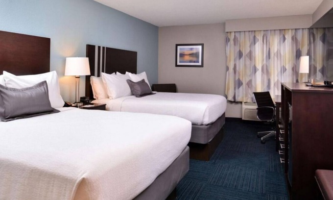 Blaine Casa | Prime Location! 2 Convenient Units, Free Parking & Breakfast, Indoor Pool