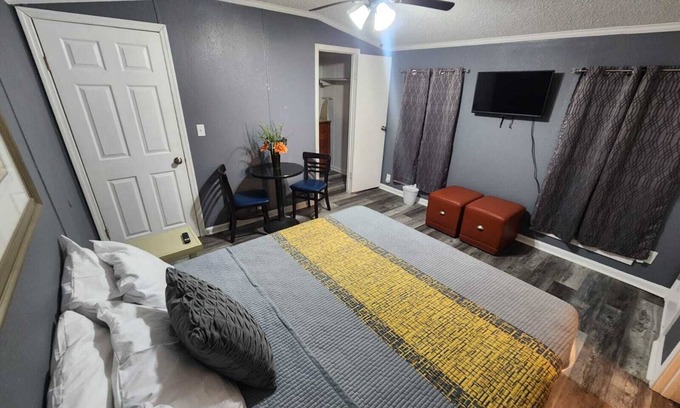 Raleigh Casa | Private 10BR Secluded Compound, Spacious Retreat w/ Abundant Parking