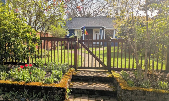 Whittier Heights Casa | Private Ballard Bungalow