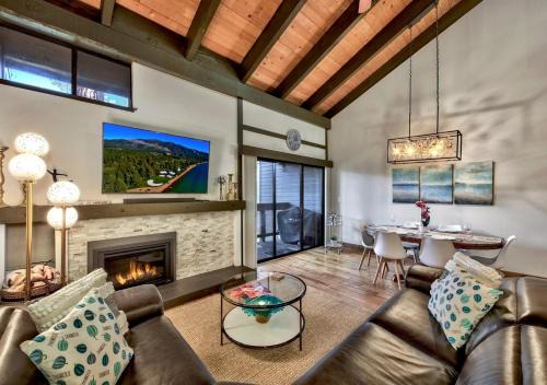 South Lake Tahoe Casa | Private beach, Close to ski, Resort Amenities!