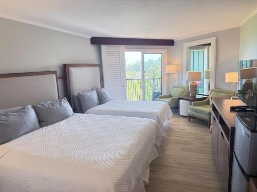 Hanamaulu Casa | Private Beachfront Ocean View with Resort Amenities!