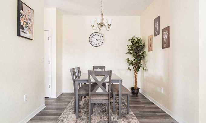 Westside Casa | Private Brighton Park Paradise