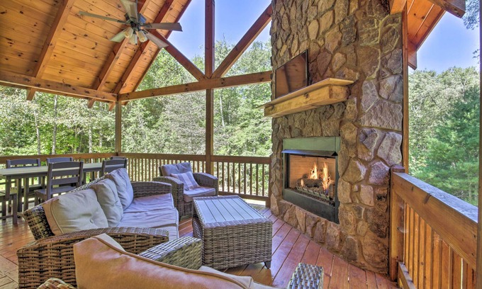 Mineral Bluff Cabina | Private Cabin w/ Furnished Porch on < 3 Acres!
