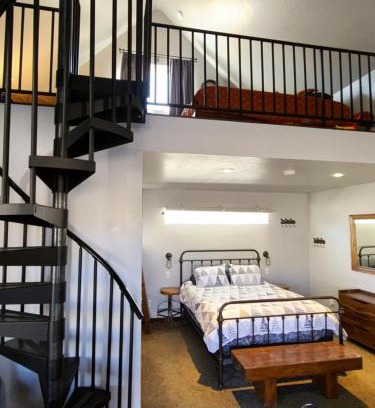 Cannonville Casa | Private, Charming Cabin - Sleeps 5 - The Evergreen - Bryce Canyon National Park