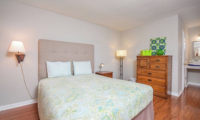 Tucker Condominio | Private condo close to Atlanta, Stone Mountn, Emory with WiFi, AC in cool Tucker