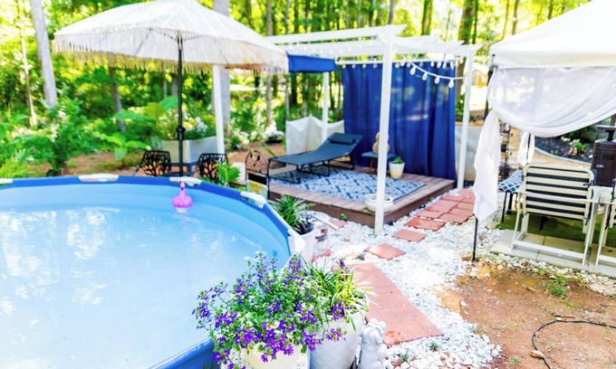 Athens Cama Y Desayuno | Private & Cozy whole basement suite in peaceful Athens with AC, WiFi, and pool