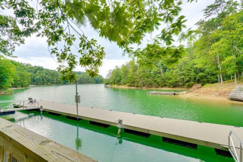 Sevierville Casa | Private Deck Lake Resort Cabin in Sevierville!