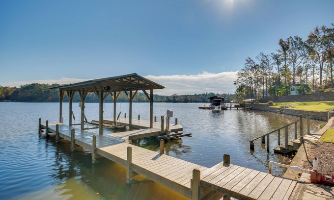 Waterloo Cabaña | Private Dock: Pet-Friendly Lake Greenwood Cottage
