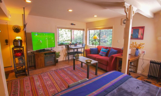 Edmonds Casa | Private Edmonds Studio Apartment