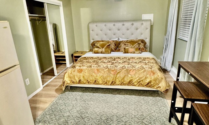 South Redlands Casa | Private guest suite with kitchen