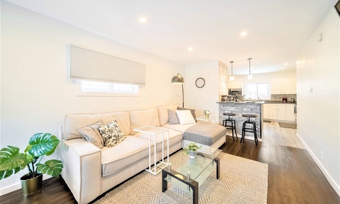 Winnipeg Casa | <Stay In-Peg> Private Gym & Dedicated Office Space.