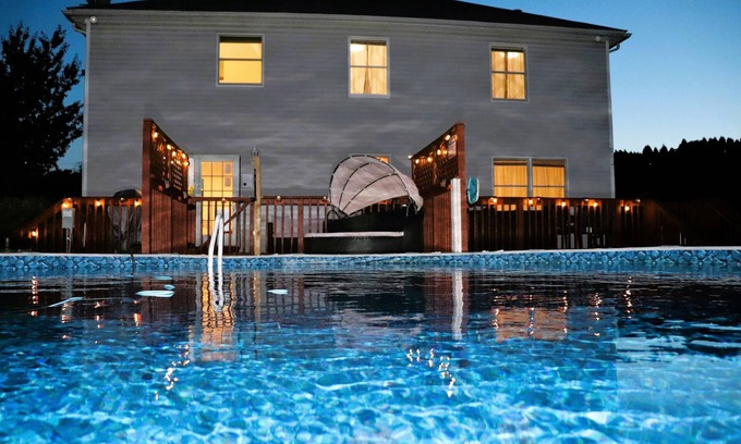 Stroudsburg Casa | Private Heated Pool/Hot Tub/Huge Game Room/Sauna/Fire Pit/Huge Yard/3300 sq ft!