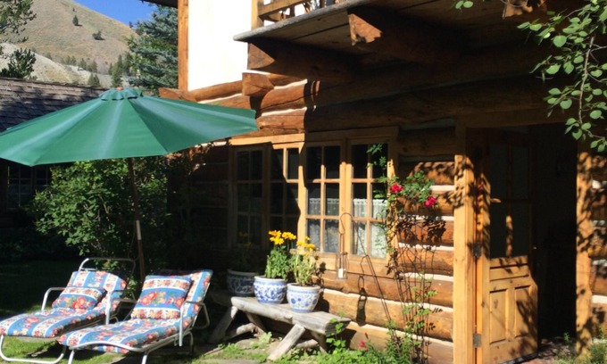 Ketchum Cabaña | Casa de estilo europeo en el río con aguas termales naturales