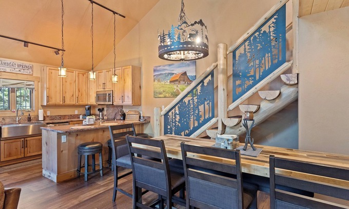 Steamboat Springs Casa | Private Hot Tub - Huge Covered Deck- Garage - On Ski Bus Route