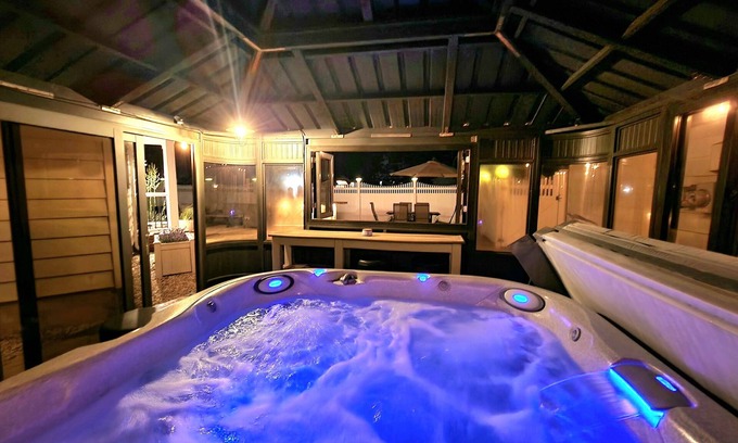 North Cape May Villa | Private Hot Tub- Schooner Villa by the Bay