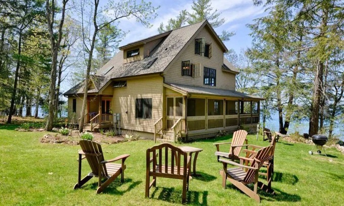 Brier Hill Casa | Private Island Retreat w/ views of Singer Castle