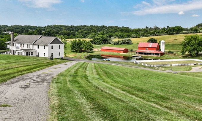 Paeonian Springs Casa | Private Lake Retreat in the Heart of Loudoun County