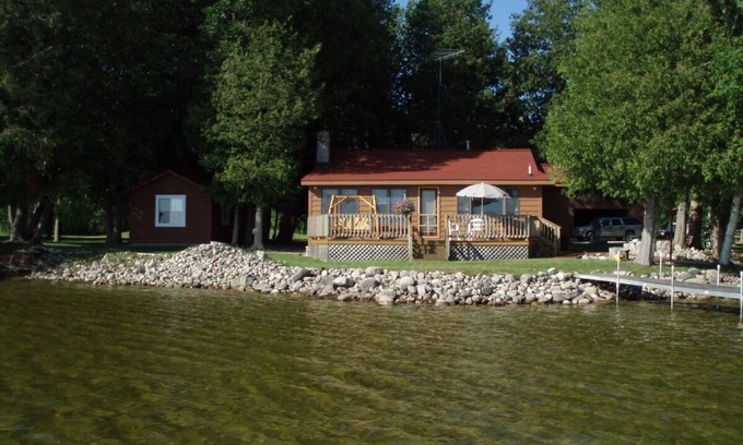 Cheboygan Cabaña | Frente al lago privado, Winter Wonderland