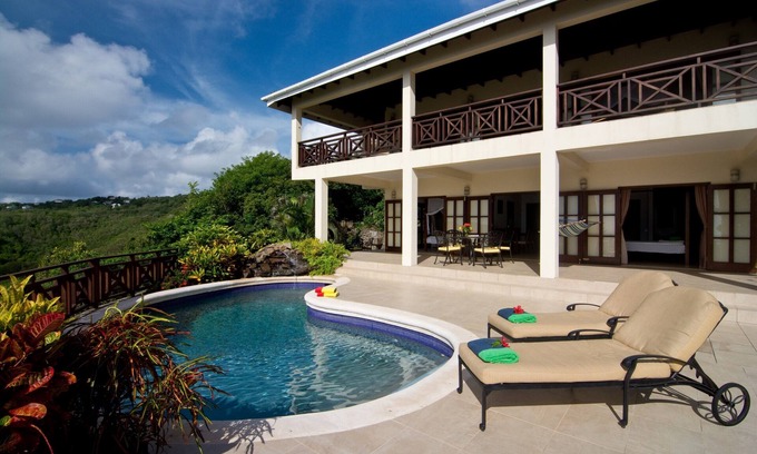 Spring Estate Villa | Privada Vacaciones Villa de lujo en la configuración tropical exuberante, con impresionante vista al mar