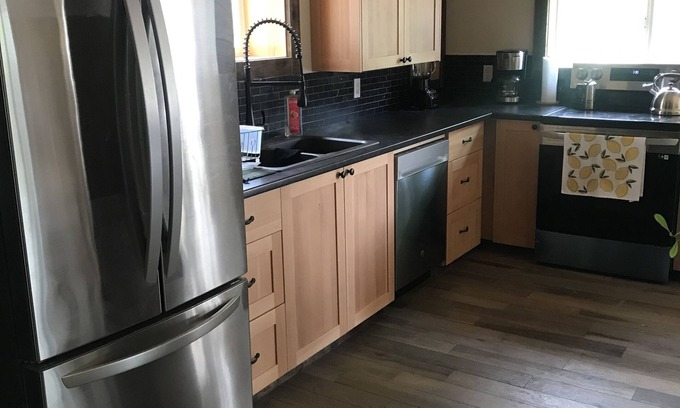 Lillooet Casa | Private, modern house nestled in the mountains overlooking the Fraser River.