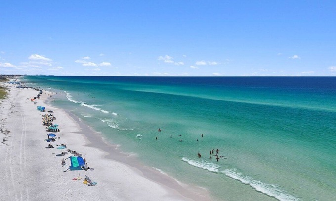 Seashore Village Casa | Private Pool ~ Private Beach ~ 4 King En Suites