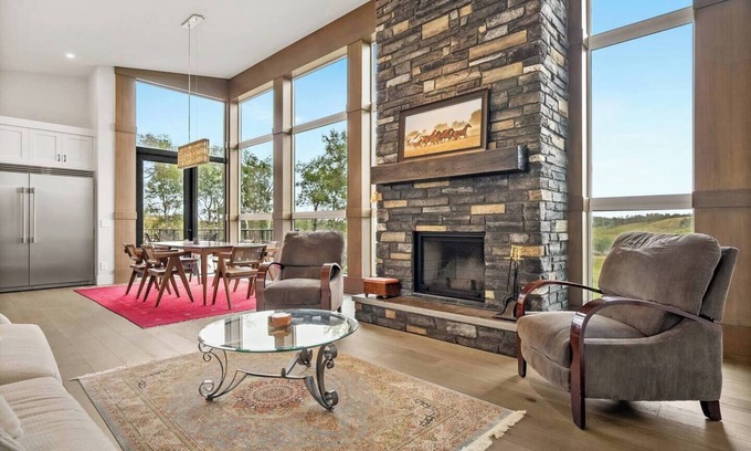 Calgary Casa | Private Retreat w/ Gym, Office, Garage, Deck