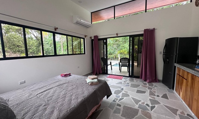 Javilla Apartamento | Private Studio, 90 seconds to the beach, with AC, WiFi, & Pool